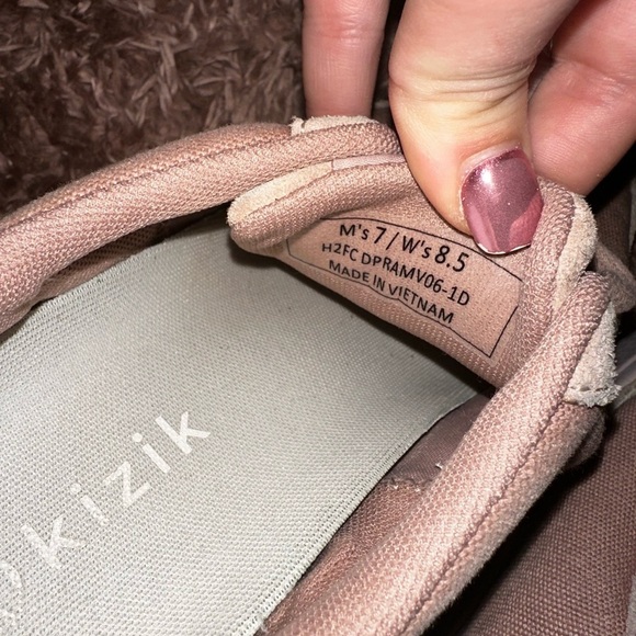 Kizik Women's Pink Casual slip on Sneakers M7 W 8.5
Athleisure walking - Picture 5 of 9